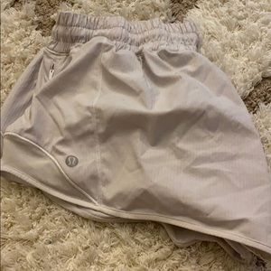 white lululemon shorts 2.5 in